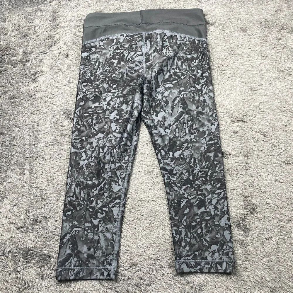 Under Armour Compression Capri Legging Gray Print - Picture 2 of 7